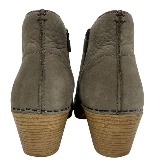 Boots - Picture 5 of 7